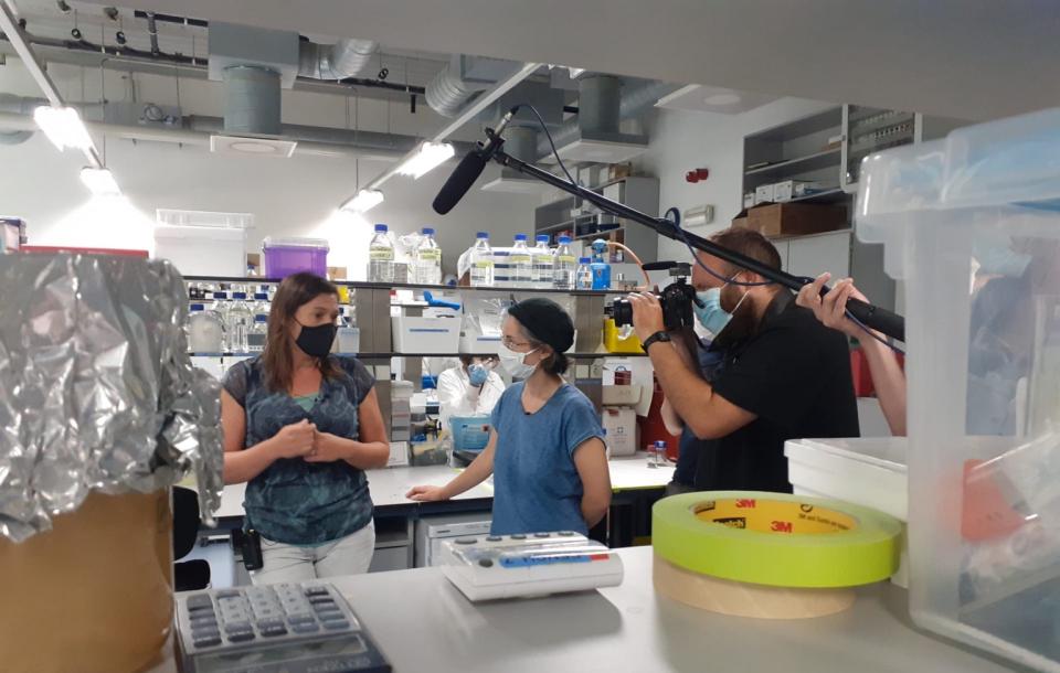 Artist Sandra Lorenzi during a visit to the VIB-labs in Ghent, Belgium, in August 2020 in the framework of the ‘Genetic Biotech through the eyes of artists’ video and conference. ©BOZAR