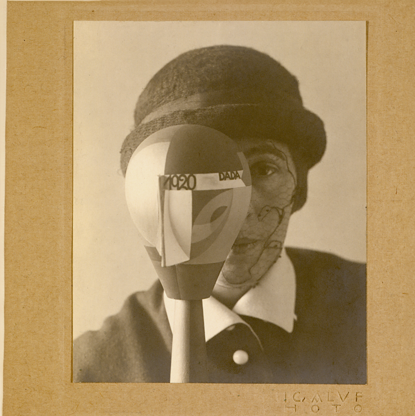 Nic Aluf, Sophie Taeuber with the Dada-Head, 1920, Stiftung Arp e.V. Berlin/Rolandswerth